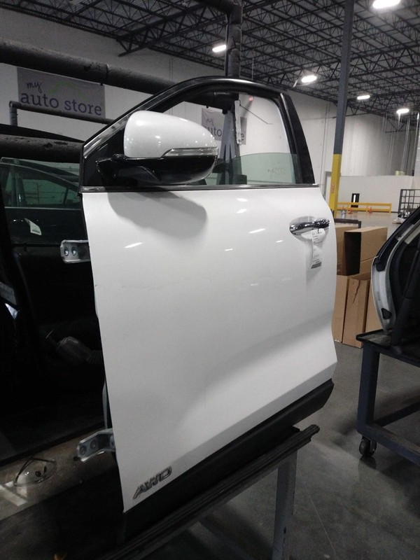 2019 KIA SORENTO Front Left Door White 663752 Used 111K Miles OEM