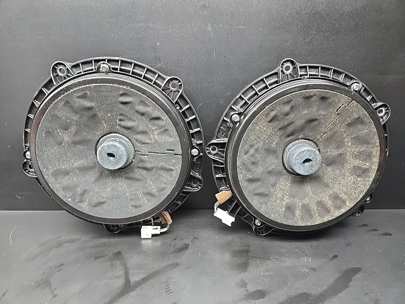 08-15 INFINITI G37 Q60 - BOSE MODEL - FRONT DOOR SPEAKERS -LEFT & RIGHT OEM