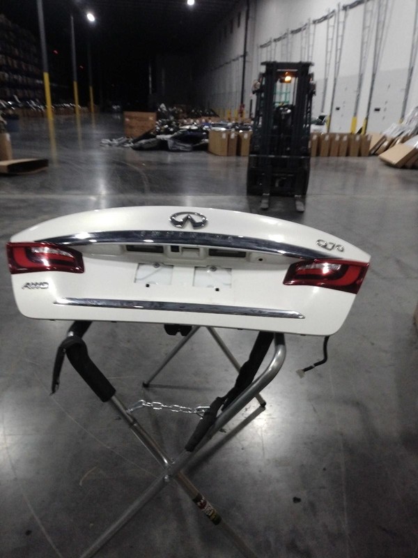 2015 INFINITI Q70 Deck Lid Tailgate White OEM Used 121K Miles NJ25-25891-658656