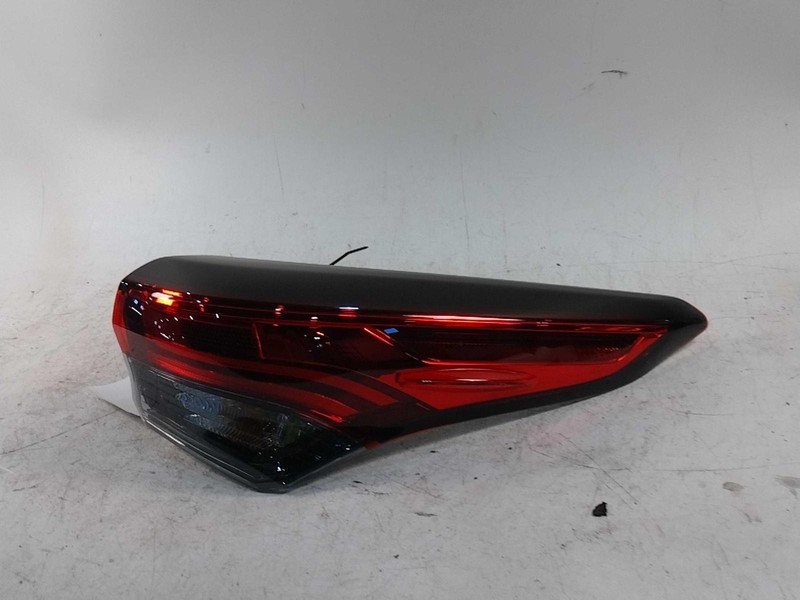 2022 Toyota Highlander Right Tail Light Assembly Black OEM 700183 32K Miles
