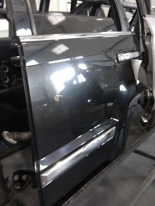 2010 Jeep Grand Cherokee Left Door Black Used 135K Miles OEM Part 323888