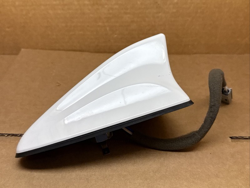 2014-2016 Kia Sportage Shark Fin Antenna OEM White 96210-3W800UD