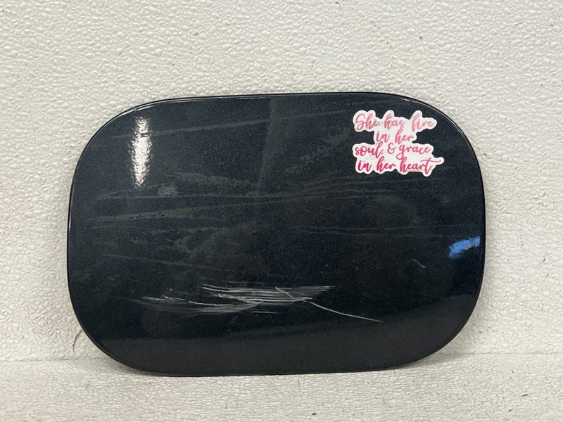 ⭐2018-2024 GMC TERRAIN DENALI FUEL GAS TANK DOOR LID FLAP CAP BLACK OEM LOT2667