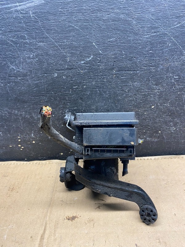 2004 to 2006 BMW X5 ABS Anti-Lock Brake Pump Module OEM t2638 DG