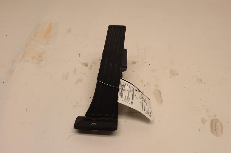 2019-2020 BMW X5 3.0L GAS PEDAL PAD THROTTLE ACCELERATOR SENSOR OEM