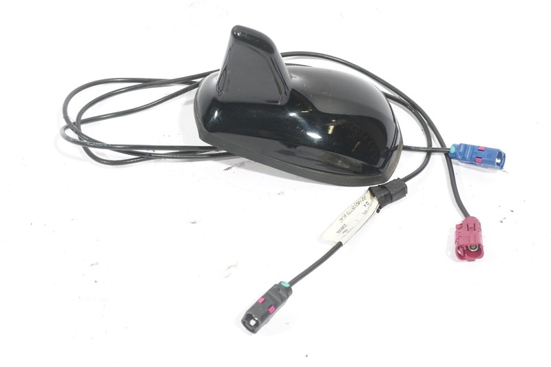 2008 - 2011 MERCEDES BENZ C300 W204 ROOF SHARK FIN ANTENNA MODULE AND COVER OEM