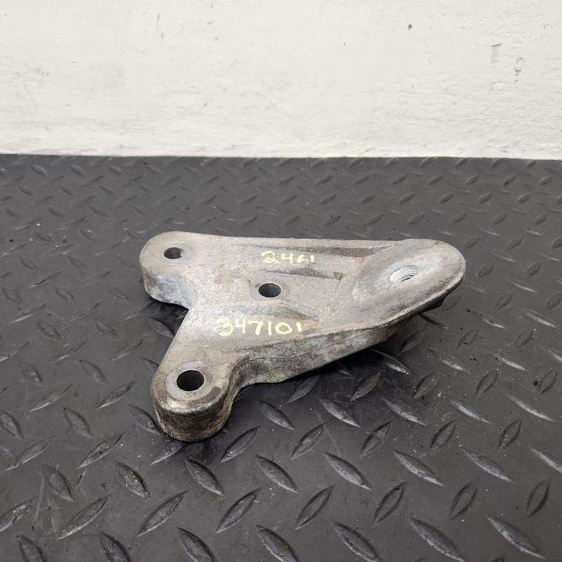 01-04 Ford Escape 3.0L Rear Engine Mount Bracket OEM YL8Z-6A023-AA