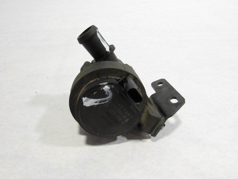 15-19 Ferrari 488 Spider 2017 Water Coolant Recirculation Pump Bracket ;@2