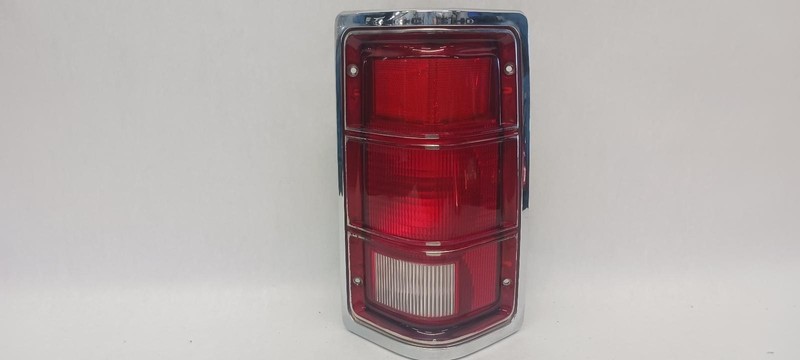 87-'88 DODGE DAKOTA Right passenger Taillight w/chrome bezel OEM Grade A!