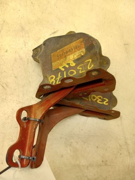 84-88 TOYOTA PICKUP DELUXE REGULAR CAB LEFT AND RIGHT SIDE HOOD HINGES