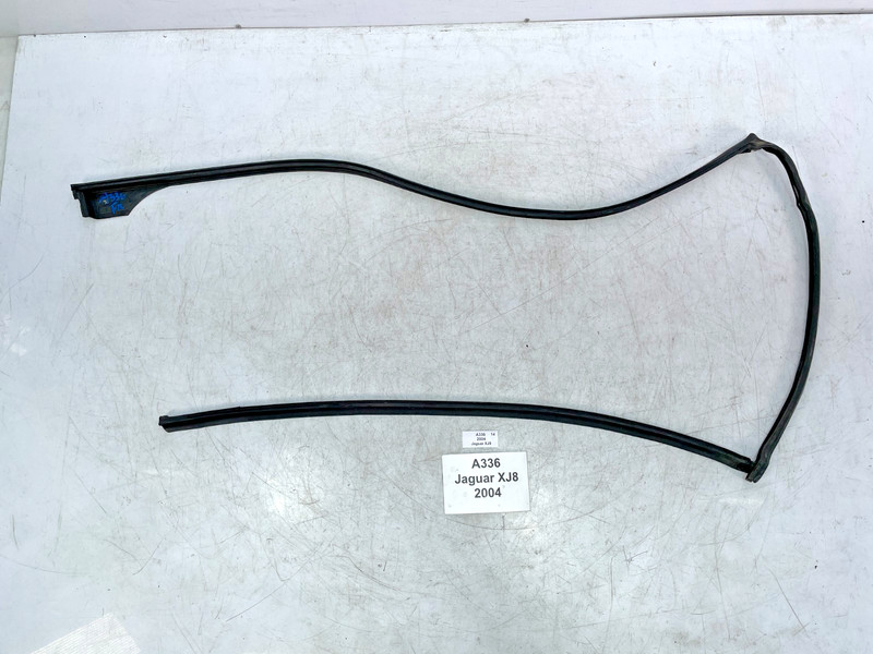 ✅ 04-09 OEM Jaguar XJ8 Front Right Passenger Side Door Weather Seal Rubber