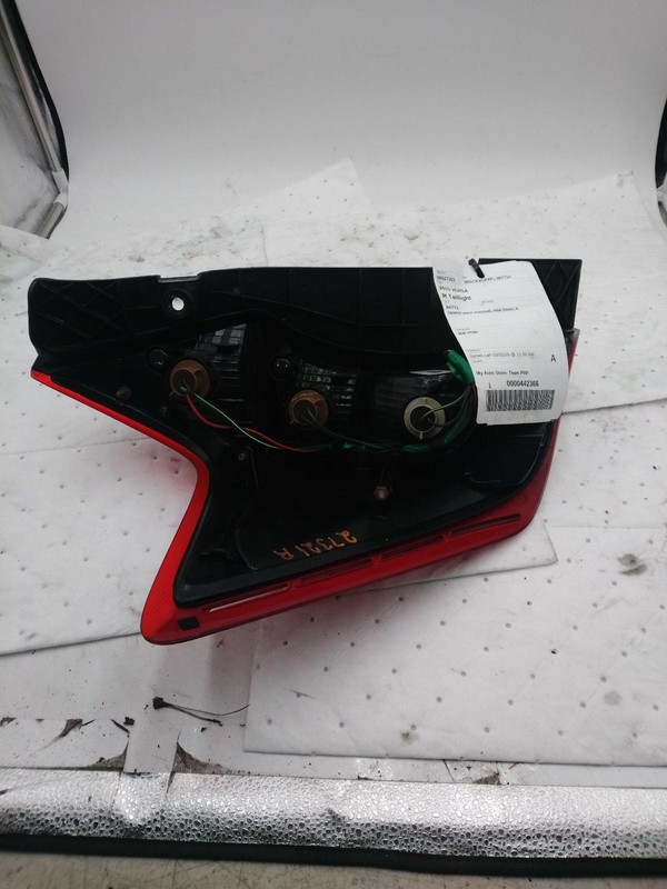 2015 Nissan Versa Right Tail Light Assembly White OEM 240541 Used 116K Miles