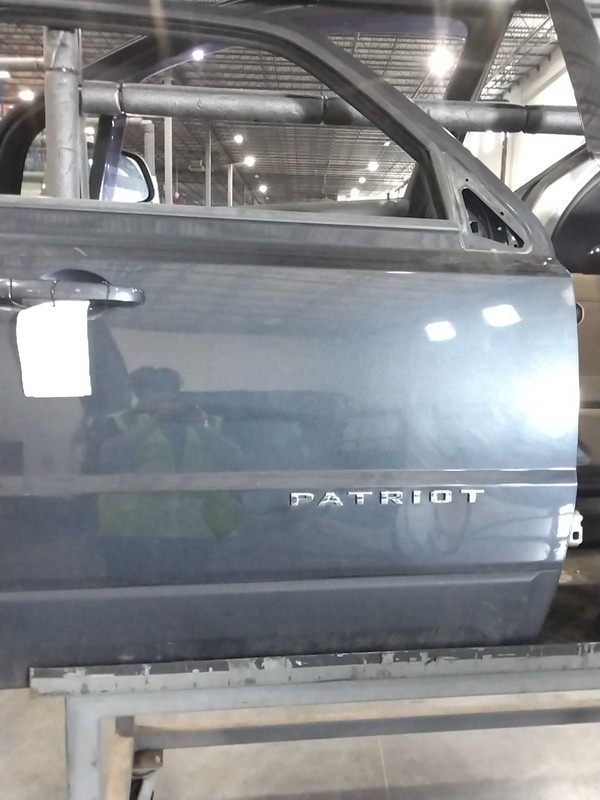 2014 Jeep Patriot Right Front Door Grey OEM 419857 155K Miles