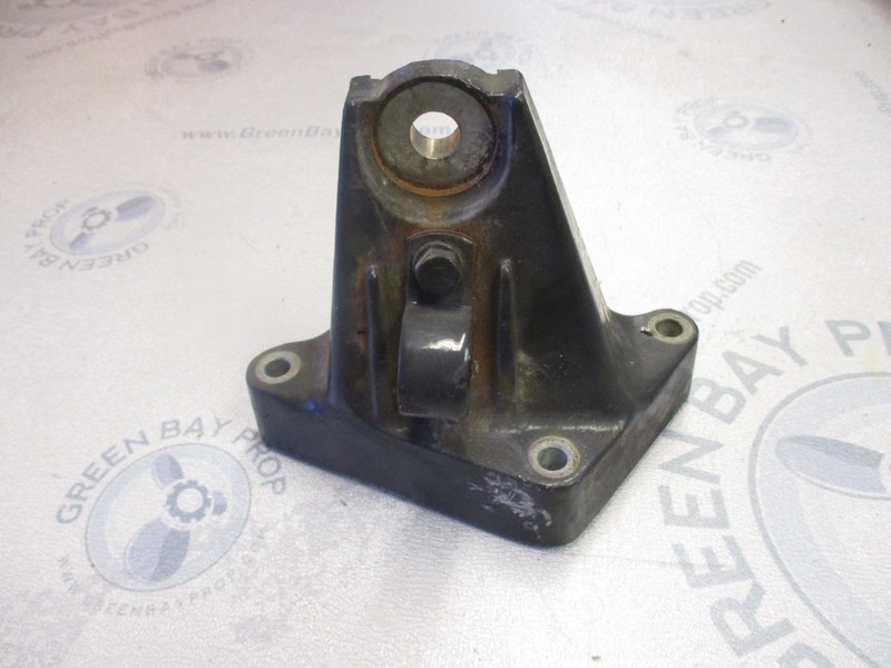 0912483 OMC Cobra Ford 2.3L 4 Cyl Sterndrive Front Starboard Motor Mount Bracket
