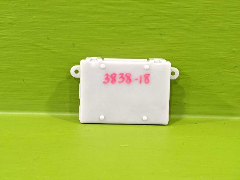 08 TOWN COUNTRY POWER SLIDING DOOR CONTROL MODULE OEM 3838-18