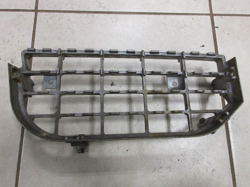 Nissan UD Diesel Truck 3300 OEM LH Left Driver Side Step 96112-30Z10