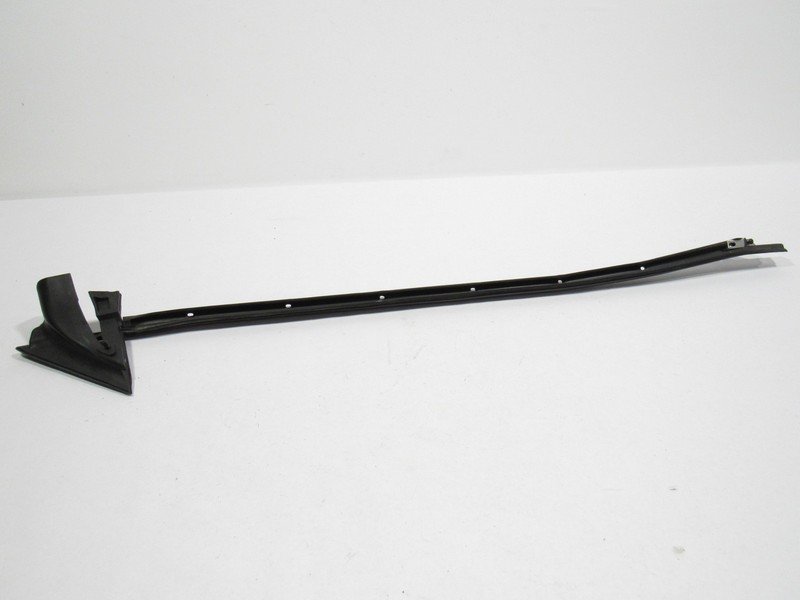 Ferrari 458 Italia 2011 Front Left Door Outer Glass Belt Gasket Seal 09-15 |:Y