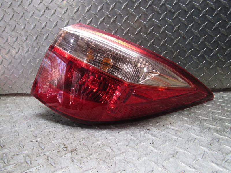 17-19 TOYOTA COROLLA SDN PASSENGER TAIL LAMP QUARTER PANEL W/O LED REVERSE LAMP
