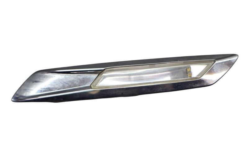 10-13 BMW 550i GT 535i GT Front Right Side Turn Signal Light 7154166 OEM