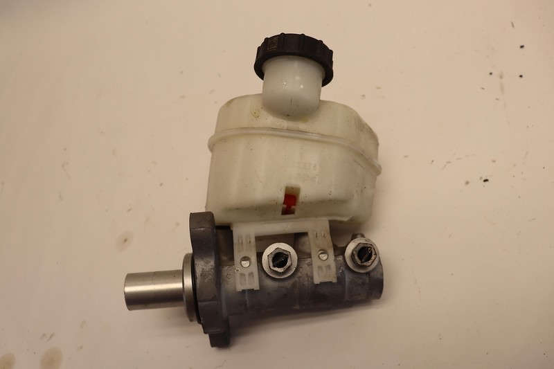 2015-2021 FORD MUSTANG POWER BRAKE MASTER CYLINDER W/ RESERVOIR OEM