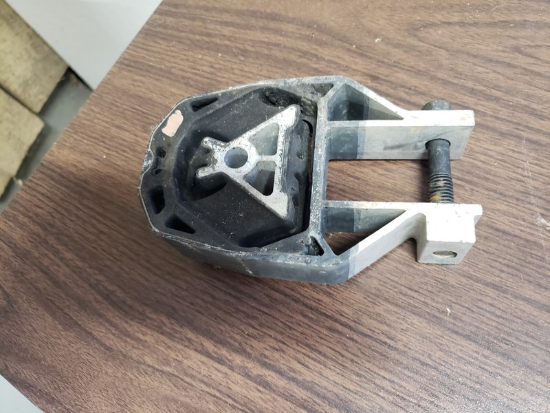 2013 13 FORD FOCUS 2.0LENGINE MOUNT
