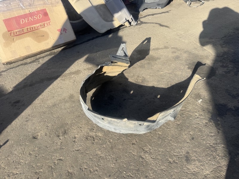 02-05 Honda Civic SI Left Fender Liner (CRACKS) OEM