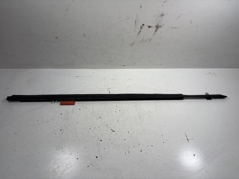 94-01 Acura Integra 4 Door Right Front Door Belt Molding 72410-ST8-J01 OEM