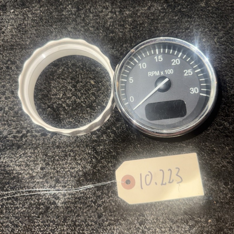 Paccar PeterbiltRPM Gauge P/N Q43-6035-301001C ( Broken Little )