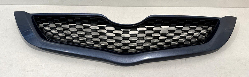 2008-12 TOYOTA YARIS FRONT GRILLE OEM PART# 53111-52580