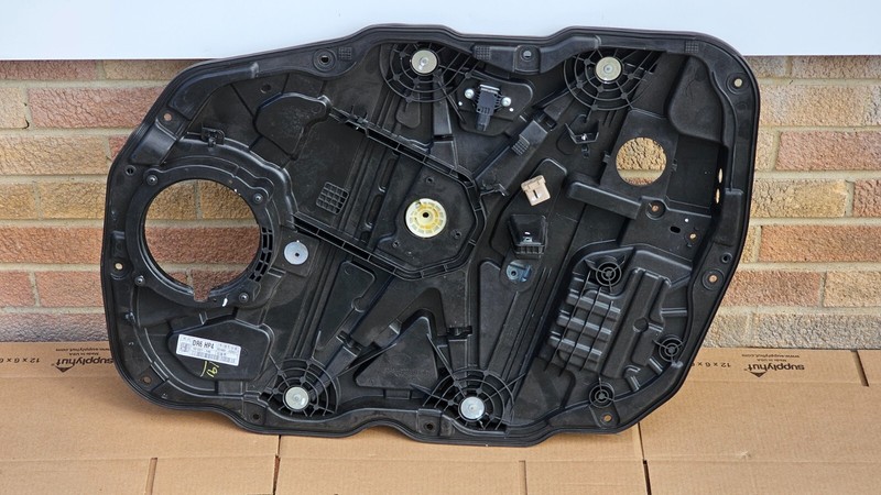 2017-2019 GENESIS G90 FRONT RIGHT SIDE DOOR WINDOW REGULATOR CARRIER OEM