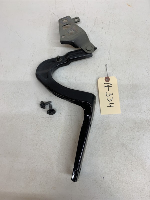 2020-2022 TESLA MODEL Y RH PASSENGER HOOD HINGE 1496268-00-C 334 B82