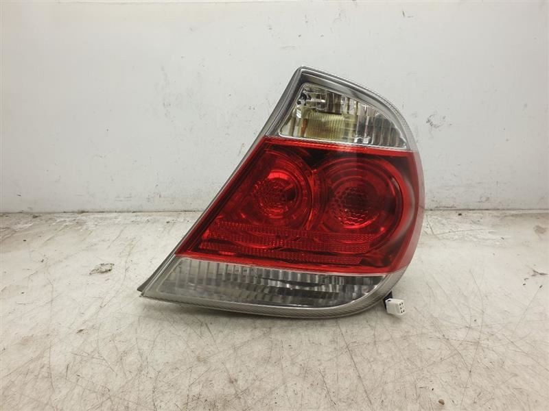 05 06 TOYOTA CAMRY XLE PASSENGER RIGHT TAIL LIGHT SMALL CRACK