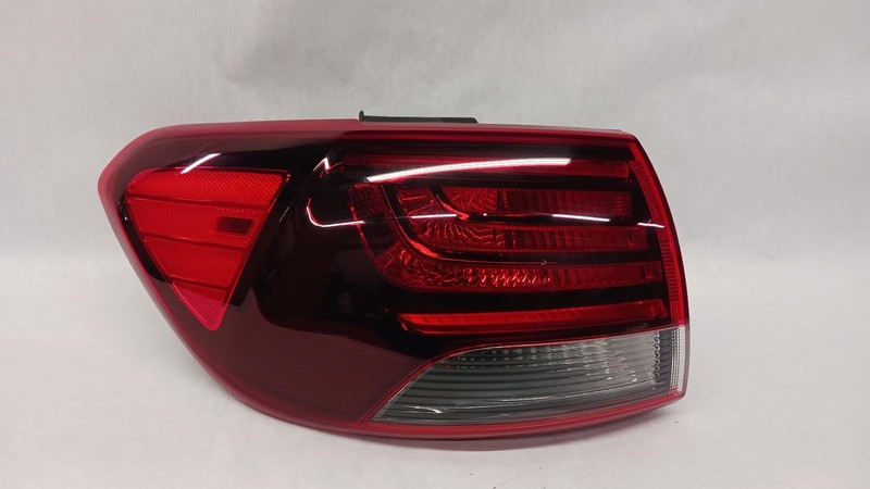 19-'20 KIA SORENTO Left driver outer Taillight incandescent OEM Grade A!