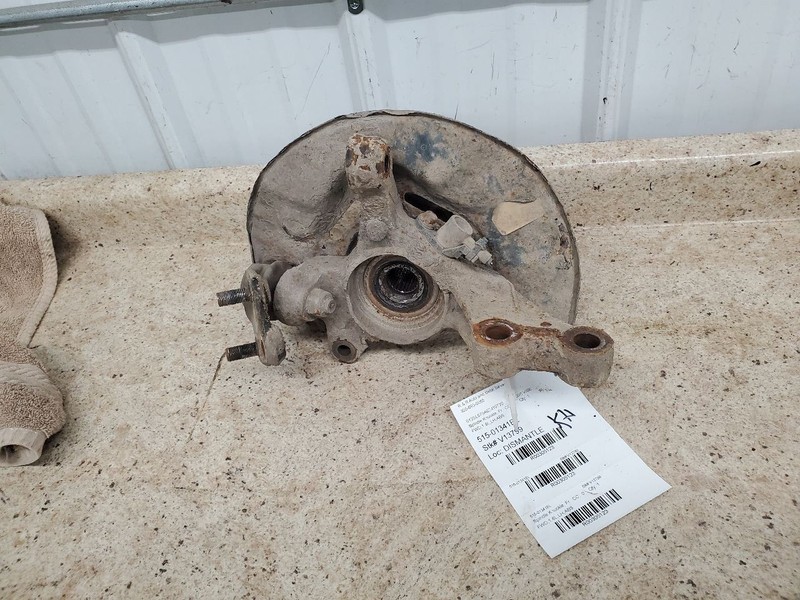 Driver Front Spindle/Knuckle FWD With ABS Fits 03-08 VIBE 305123