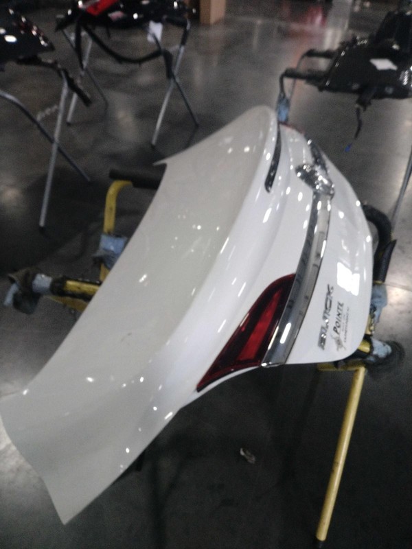 2017 Buick Regal Deck Lid Trunk Lid White OEM 22756313 121K Miles