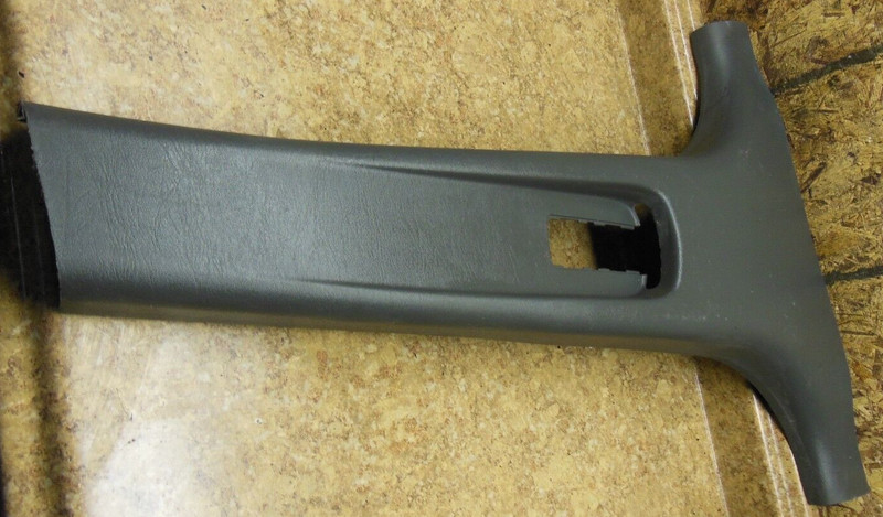 2005 Saturn Ion Left Side Cover Seat Belt Panel Trim Grey Pillar Lower Driver 04