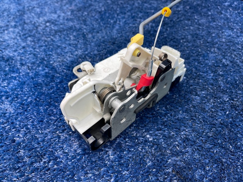 2019-2024 RAM 1500 Classic front Right Door Lock Actuator OEM 4589422AI