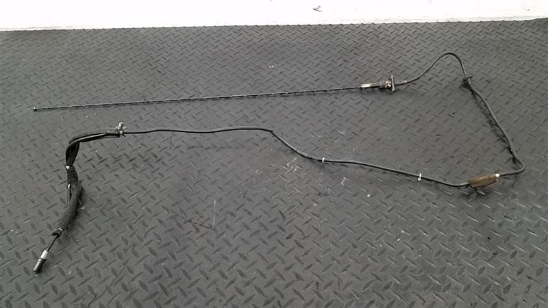 00-06 Chevrolet Tahoe Fender Mounted Radio Antenna Assembly OEM 15087886