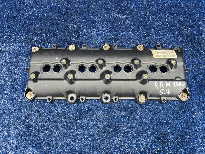 2015–2018 Dodge Ram 1500 Engine Valve Cover 5.7L HEMI OEM