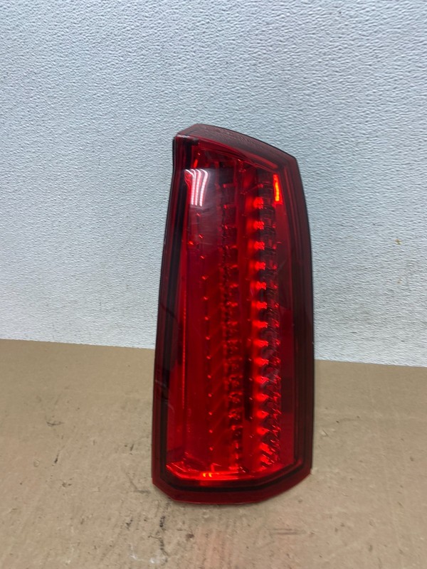 2008 - 2011 Cadillac STS Right Passenger RH Side Tail Light Oem AE6489 DW