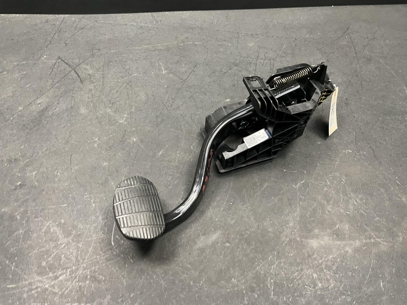 Brake Pedal 2018 BMW X1 35006856596 2016 2017 2019 2020 2021 2022