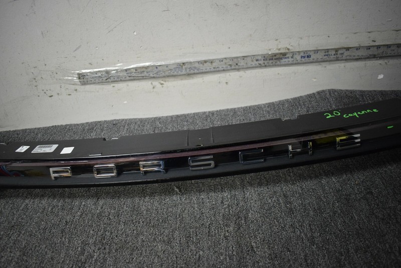 2019-2020 PORSCHE CAYENNE CENTER TAIL LIGHT LED CHROME 9Y0-945-081-J OEM