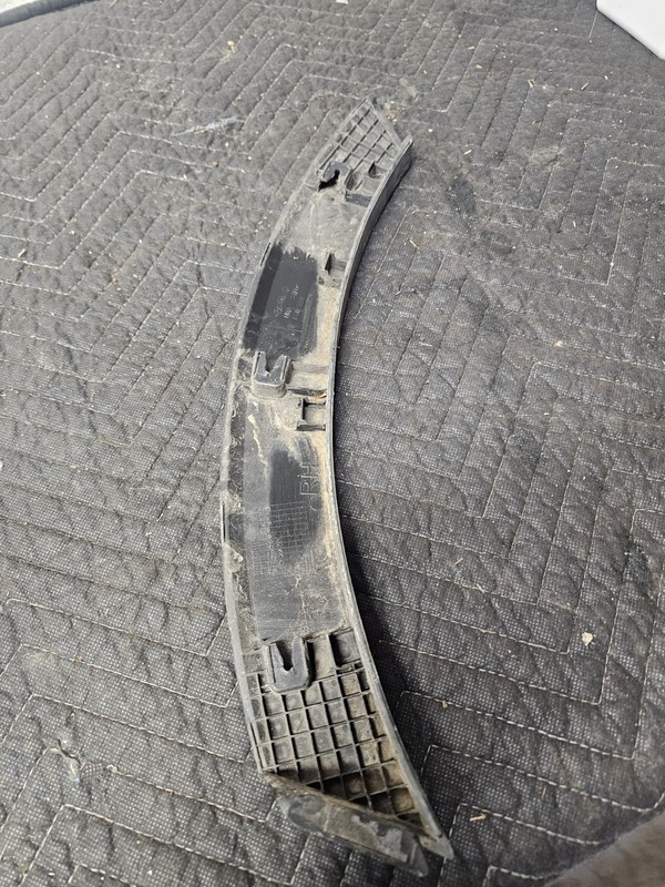 2017 KIA SORENTO LX RIGHT SIDE BUMPER WHEEL ARCH FLARE MOLDING 87742 C6000