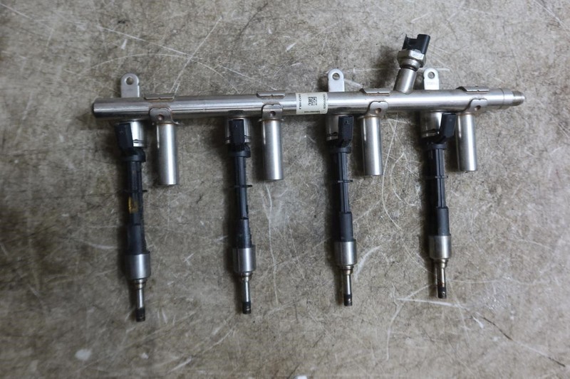 2018-2023 Jeep Wrangler JL 2.0L OEM Engine Fuel Rail Injectors 05281482