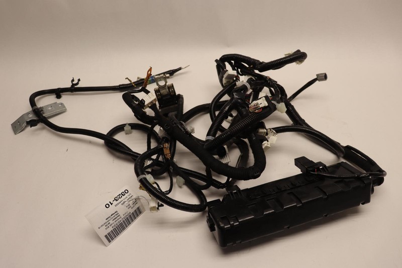 2014-2015 INFINITI Q50 HYBRID REAR TRUNK FUSE JUNCTION BOX W/ HARNESS CABLE OEM
