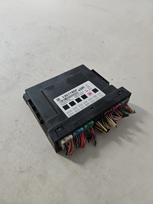 2010 GMC TERRAIN 2.4L Body Control Module BCM BCU # 13577850 OEM