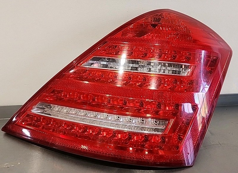 2218201464 Passenger Side Tail Light Assembly MERCEDES S-CLASS Right 10 11 12 13
