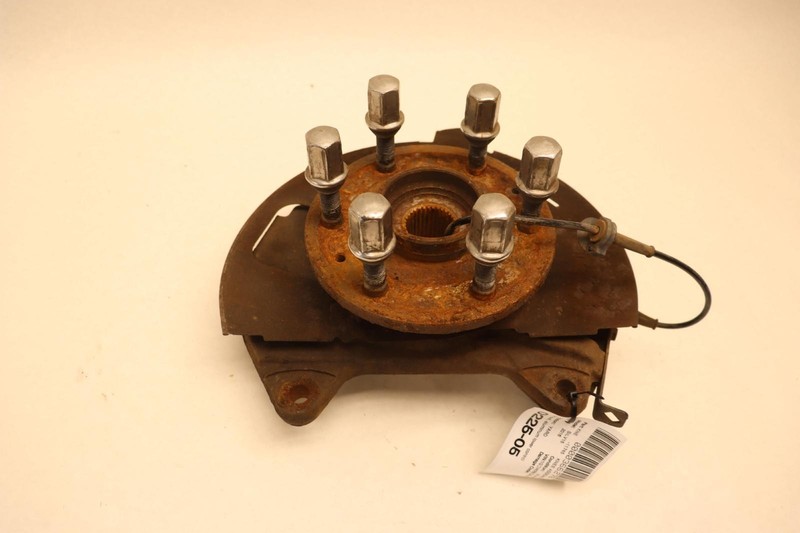 2016-2017 CHEVY SILVERADO 1500 4X4 FRONT LEFT SPINDLE KNUCKLE WHEEL HUB OEM