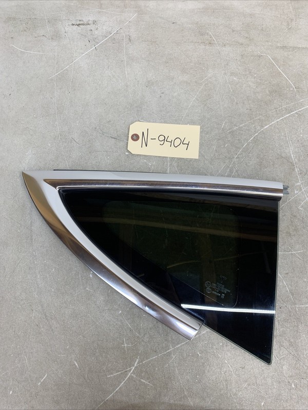 17-21 Tesla Mod 3 RH passenger rear quarter window glass 1514979-00-B 9404 B65
