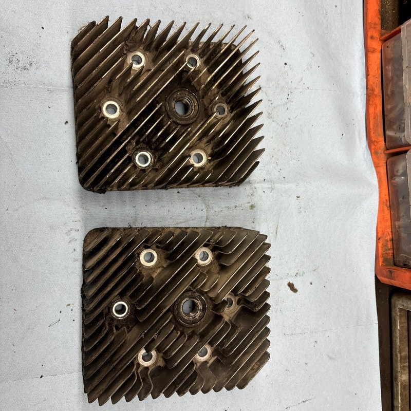 OMC Johnson Evinrude Skimmer Vintage Snowmobile 251 Motor Cylinder Heads Good